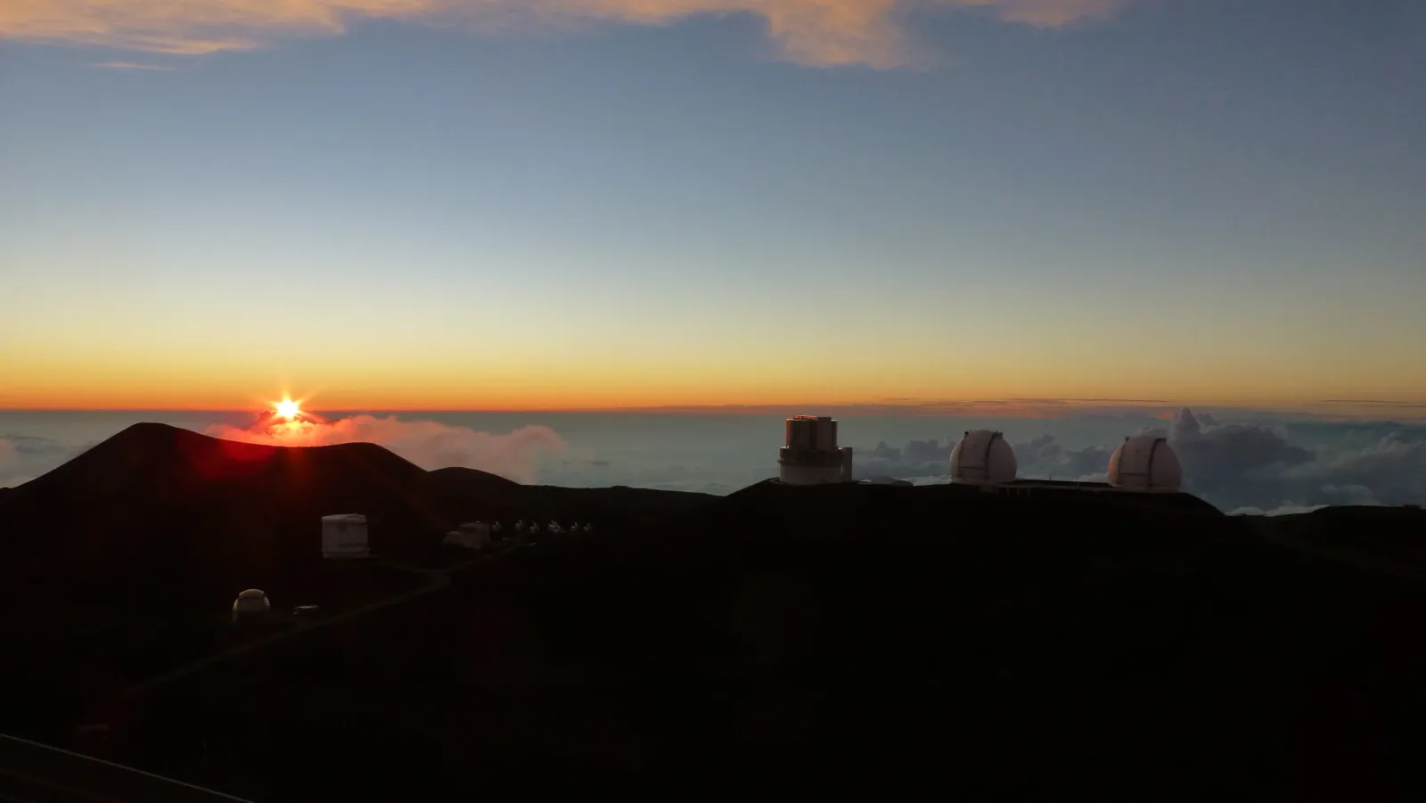 Hawaii – Sonnenuntergang über dem Wolkenmeer