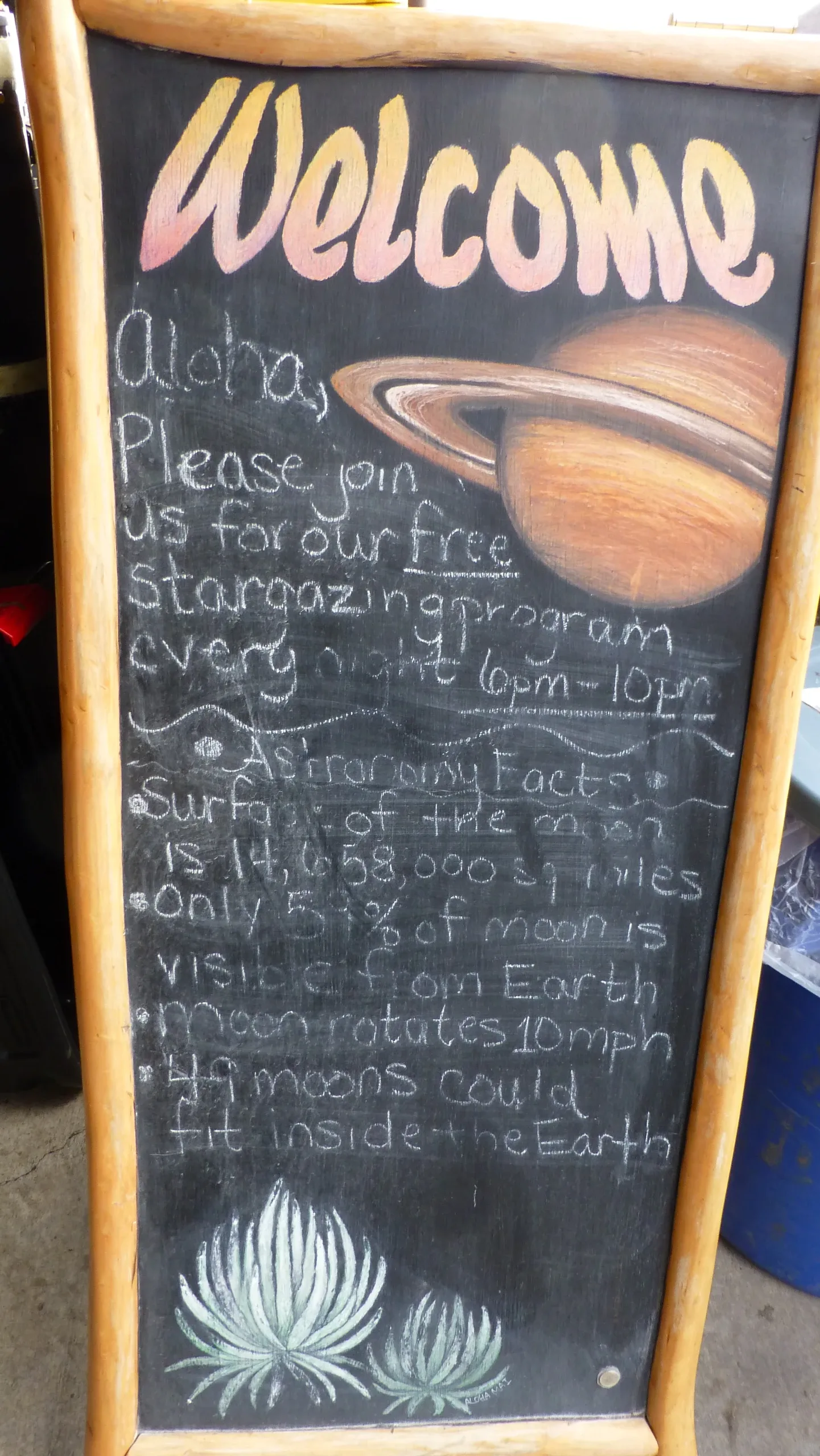 Stargazing-Einladung – Kreide-Tafel mit Saturn-Zeichnung