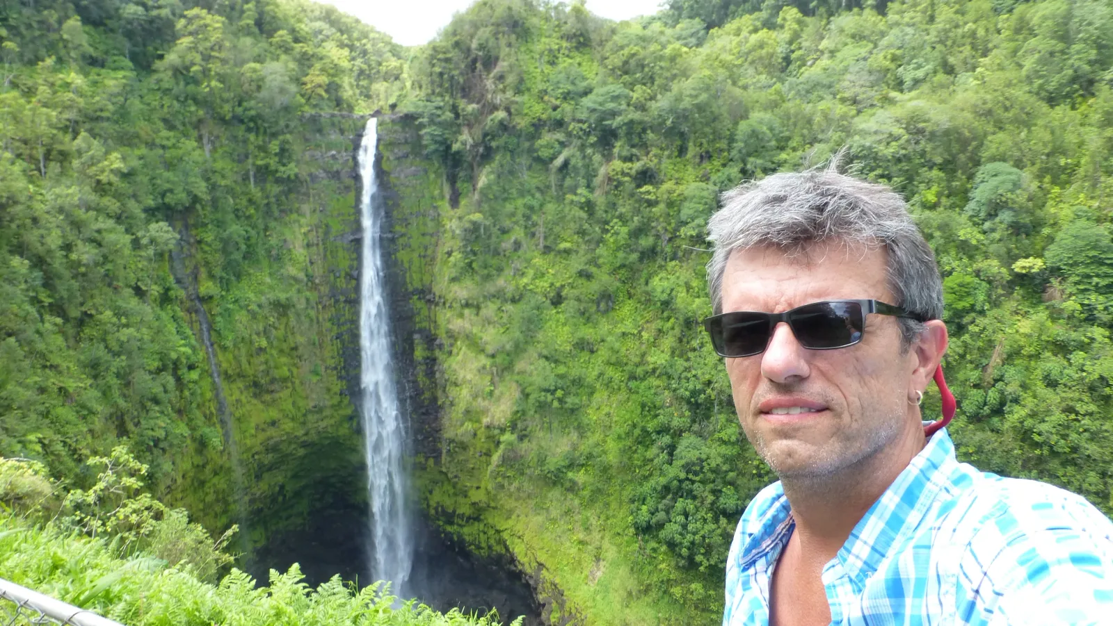 Big Island, Hawaii – Selfie vor dem Akaka Falls