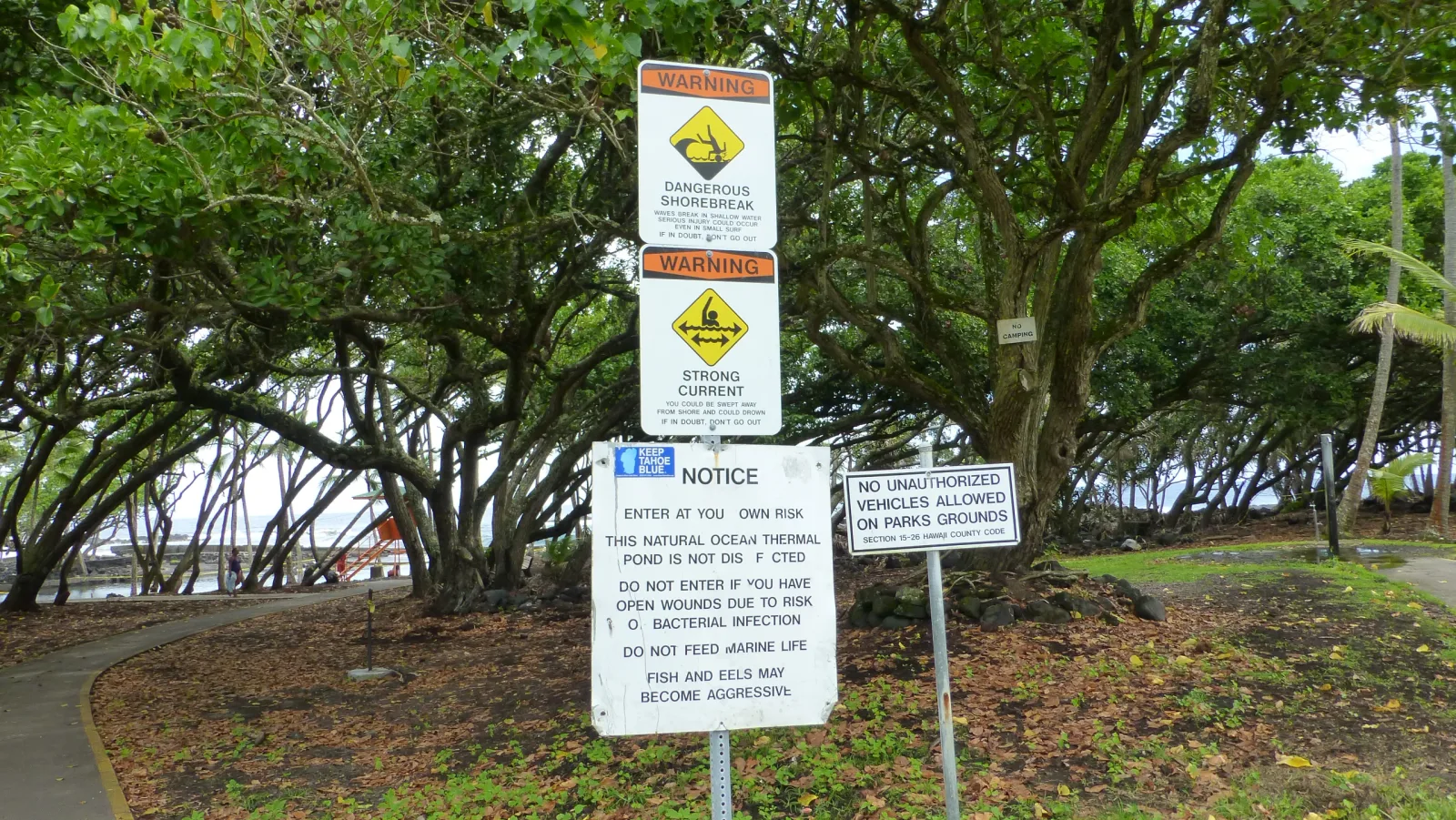 Big Island, Hawaii – Warnschild am Naturpool am Meer