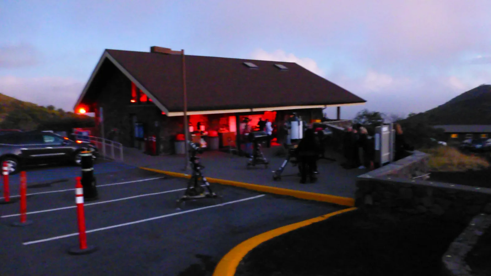 Hawaii – Besucherzentrum bei Abenddämmerung